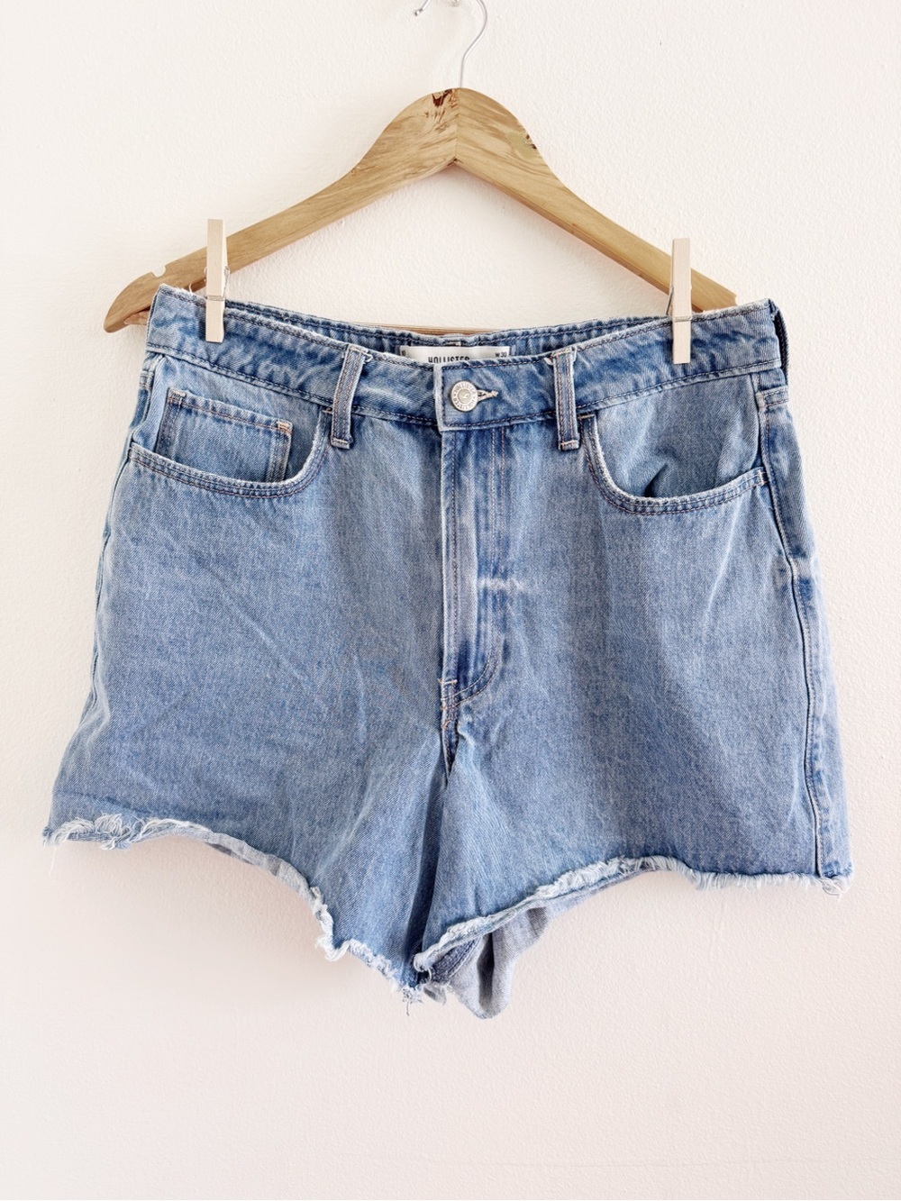 Hollister Ultra High Rise 90s Washed Blue Denim Cutoff Shorts size 10
